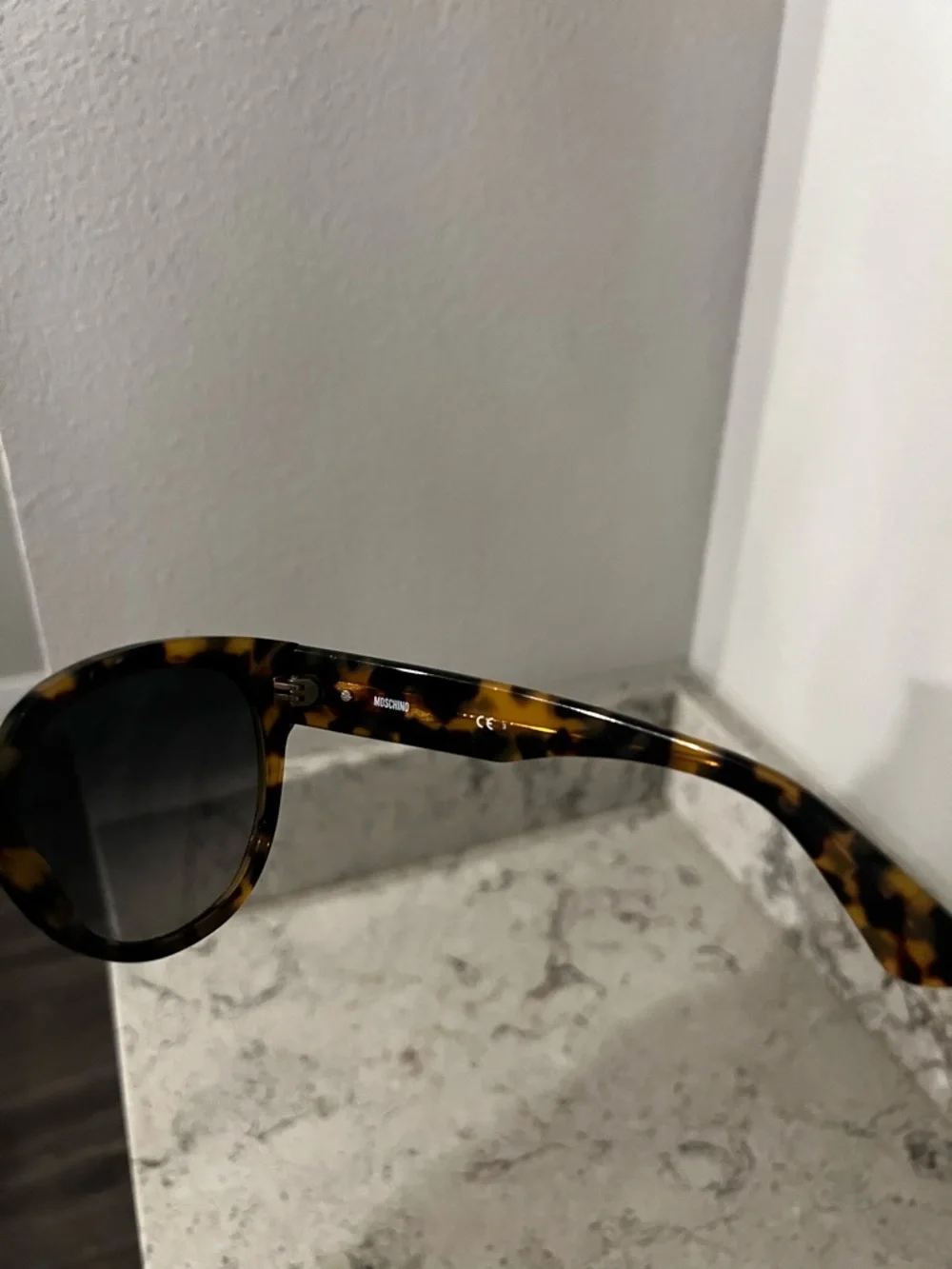 ✨ MOSCHINO Tortoise Shell Sunglasses ✨ - Picture 4 of 5